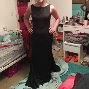 Black Sleek Prom Dress😍